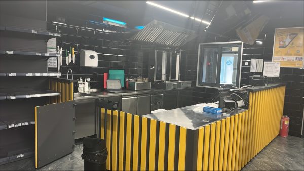 Барна ст 2 Барна стійка вздовж зони видачі товару