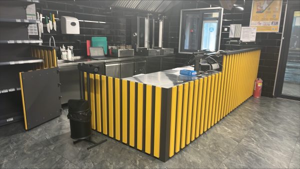 Барна ст 3 Барна стійка вздовж зони видачі товару