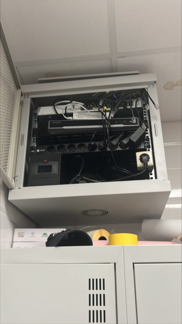 Комутатор Smart L2+ 24xGbE 4xSFP+PoE 195 Вт 128 Гбіт/с HPE Aruba Instant On 1930 JL683A