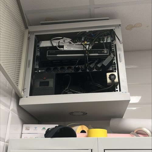 Комутатор Брандмауер 5 x GE RJ45 ports (including 4 x Internal Ports, 1 x WAN Ports)
