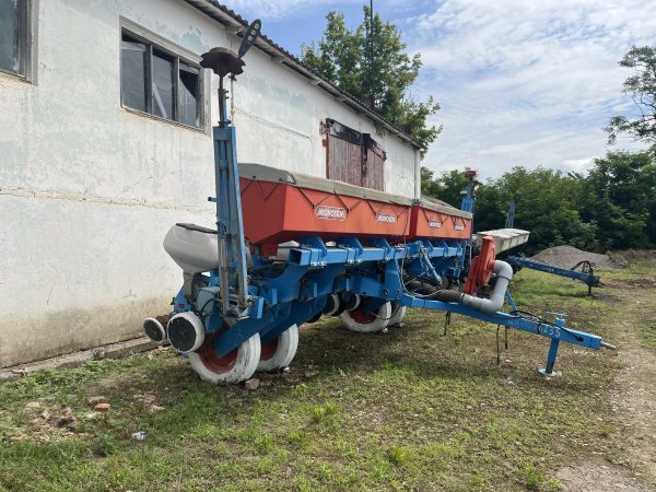 4. Сівалка просапна Monosem NG 5,6 №10096235 Просапна пневматична сівалка Monosem NG 5,6 8-рядна
