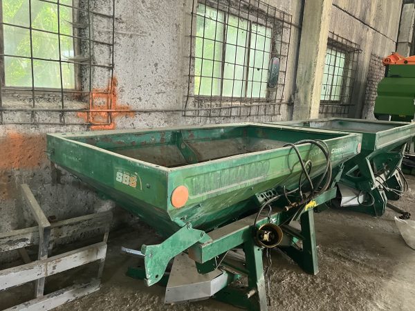 IMG_5452 Розкидач навісний мінеральних добрив Amazone ZA-M 1001
