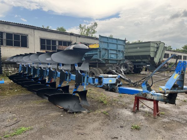 IMG_5618 Напівнавісний оборотний плуг Lemken Euro Diamant на 8 корпусів