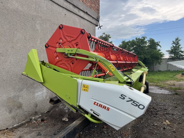 IMG_5724 Зернова жниварка Claas Vario 750