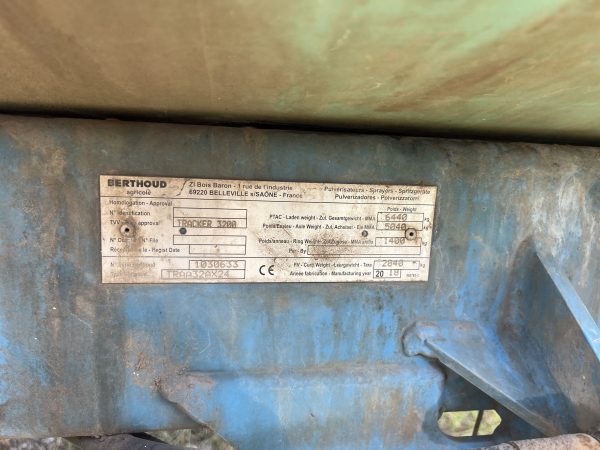 Заводський номер Причіпний обприскувач Berthoud Tracker 3200, 24м