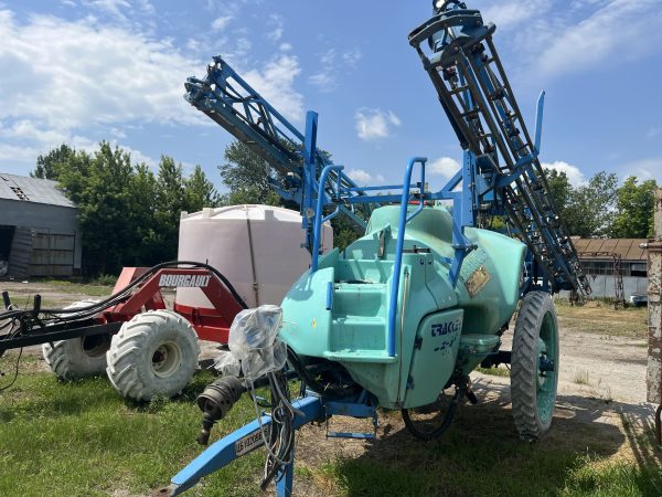 Обприскувач Berthoud Tracker-24 №10209685 Причіпний обприскувач Berthoud Tracker 3200, 24м